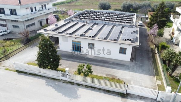 capannone in affitto a Giulianova