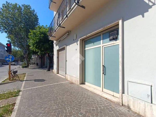 negozio in affitto a Giulianova