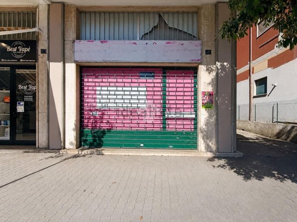 locale commerciale in affitto a Giulianova