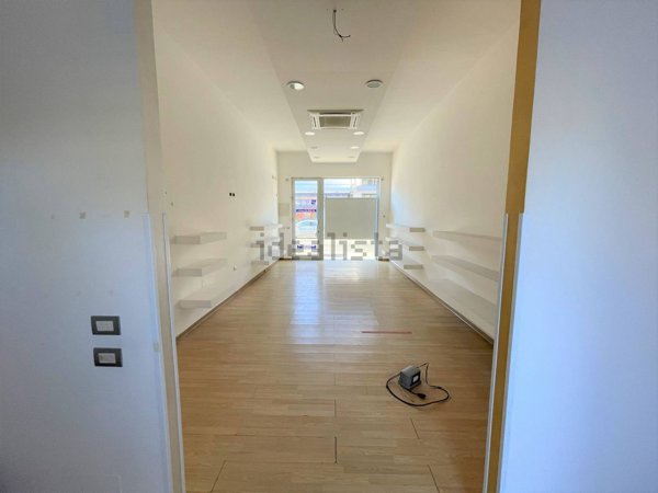 locale commerciale in affitto a Giulianova