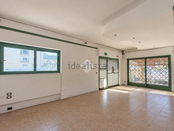 locale commerciale in affitto a Giulianova