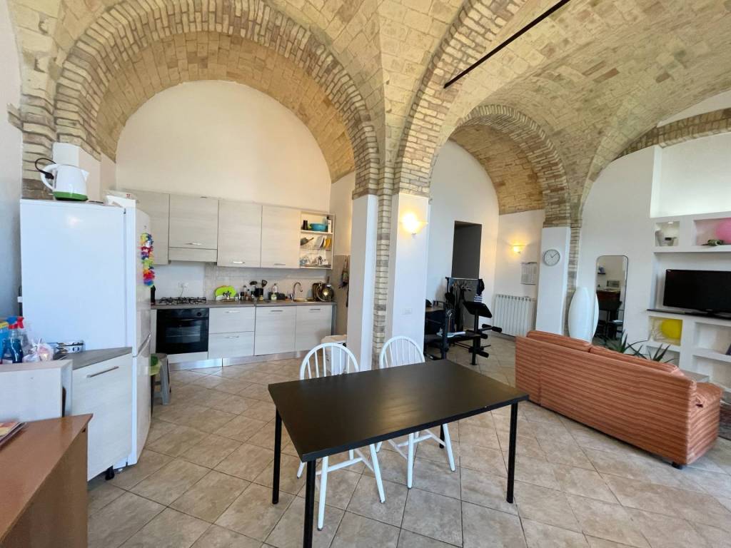 appartamento in affitto a Mosciano Sant'Angelo in zona Montone