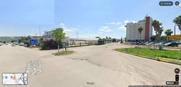 negozio in affitto a Mosciano Sant'Angelo