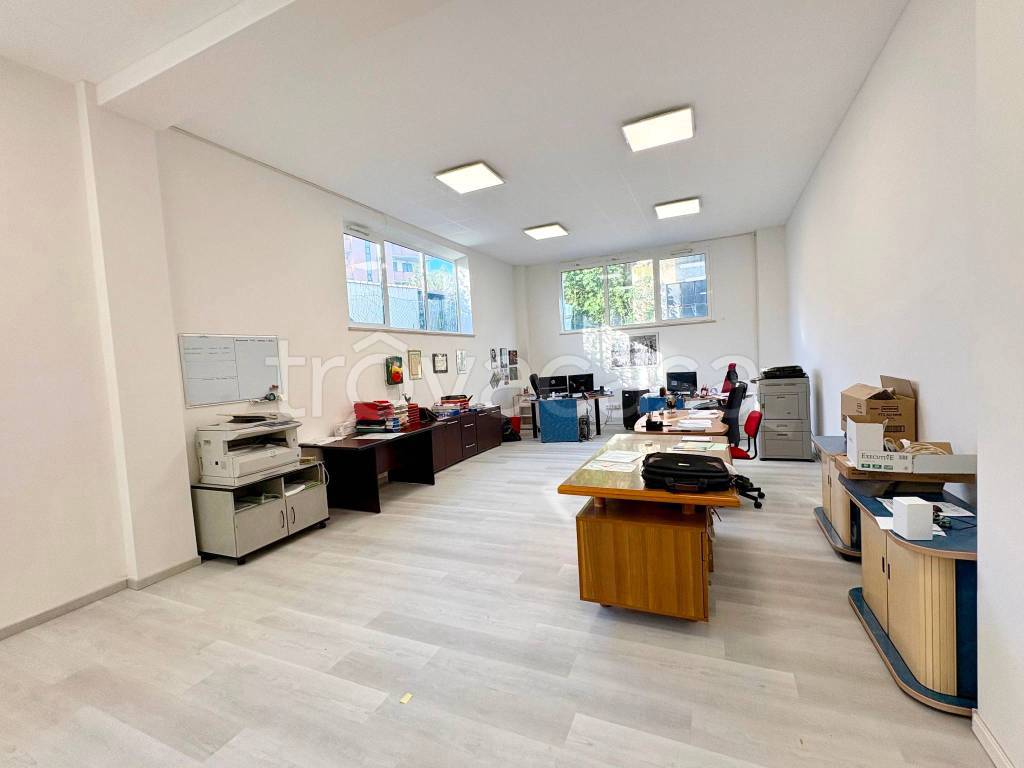 ufficio in affitto a Mosciano Sant'Angelo