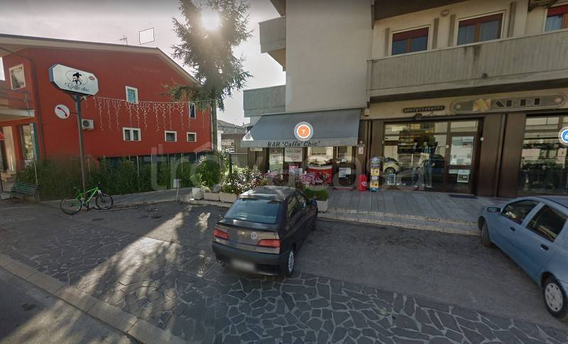 negozio in affitto a Pineto in zona Scerne