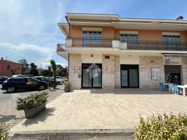 negozio in affitto a Roseto degli Abruzzi in zona Cologna Spiaggia