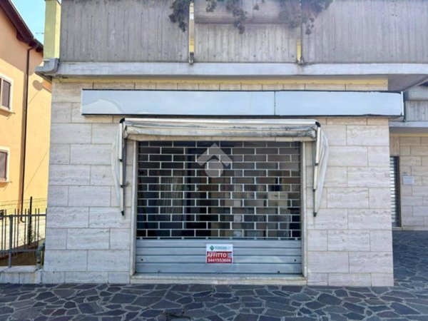 negozio in affitto a Roseto degli Abruzzi in zona Cologna Spiaggia