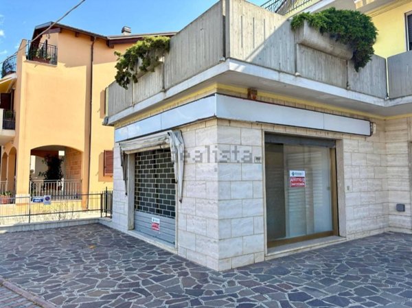 locale commerciale in affitto a Roseto degli Abruzzi in zona Cologna Spiaggia