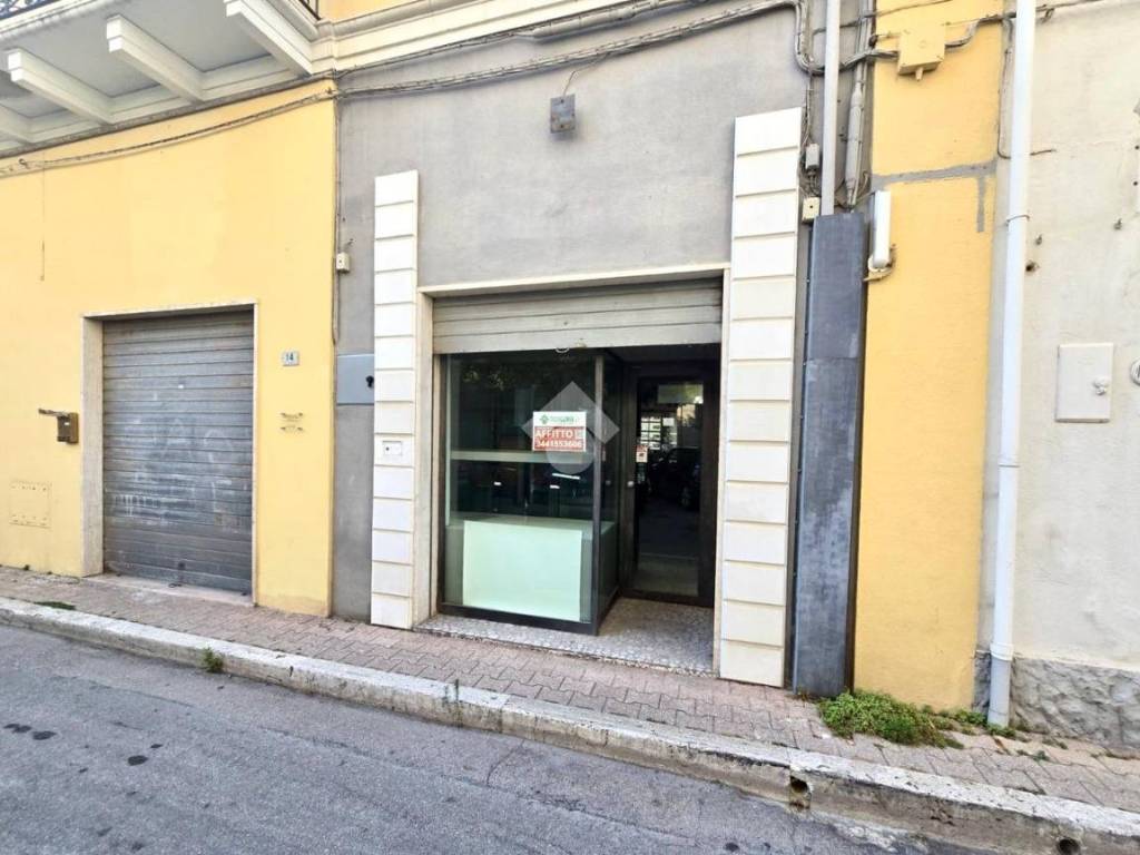 negozio in affitto a Roseto degli Abruzzi