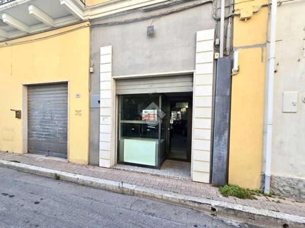 locale commerciale in affitto a Roseto degli Abruzzi
