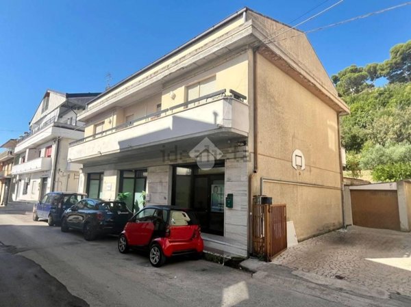 locale commerciale in affitto a Roseto degli Abruzzi