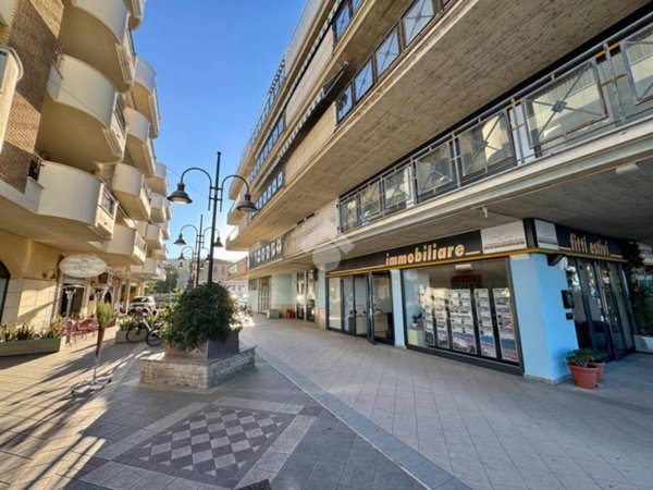 negozio in affitto a Roseto degli Abruzzi