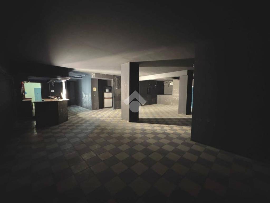 negozio in affitto a Roseto degli Abruzzi