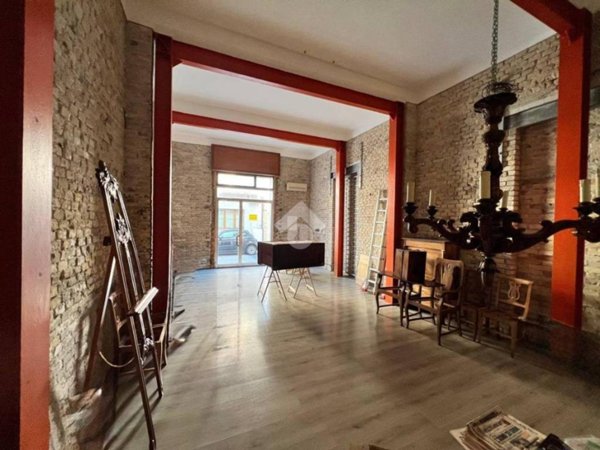 negozio in affitto a Roseto degli Abruzzi