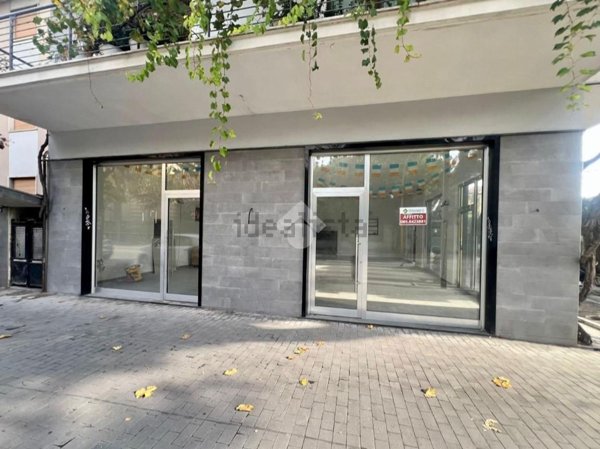 locale commerciale in affitto a Roseto degli Abruzzi