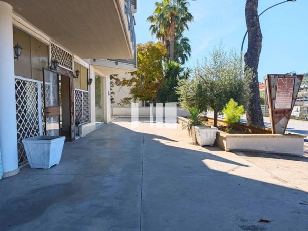 locale commerciale in affitto a Roseto degli Abruzzi