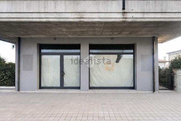 locale commerciale in affitto a Roseto degli Abruzzi