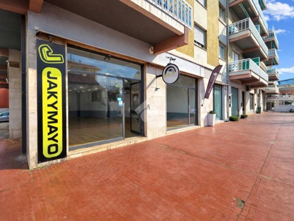 negozio in affitto a Roseto degli Abruzzi