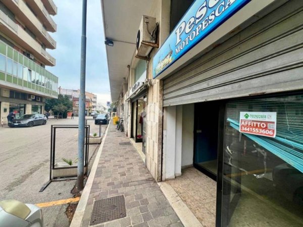 negozio in affitto a Roseto degli Abruzzi