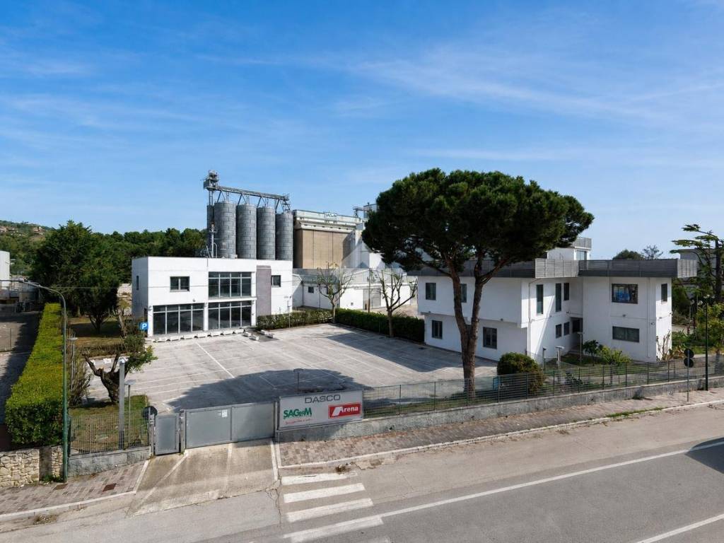 negozio in affitto a Roseto degli Abruzzi