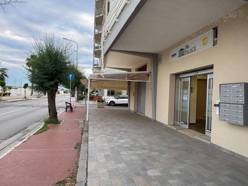 locale commerciale in affitto a Roseto degli Abruzzi