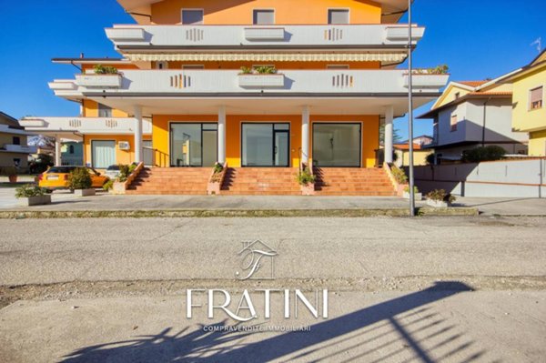 locale commerciale in affitto a Sant'Egidio alla Vibrata in zona Paolantonio