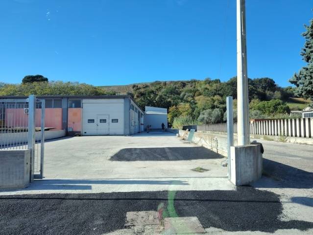 capannone in affitto a Silvi in zona Silvi Marina