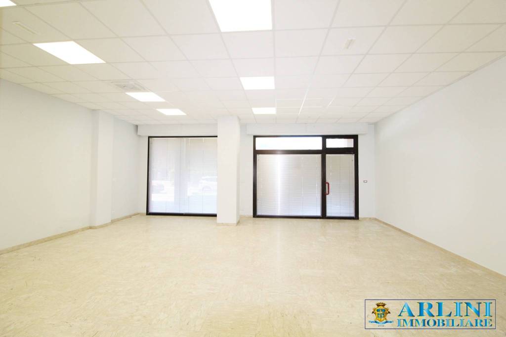 negozio in affitto a Silvi in zona Silvi Marina