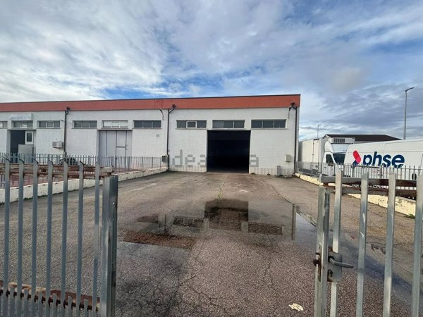 capannone in affitto a Silvi in zona Silvi Marina