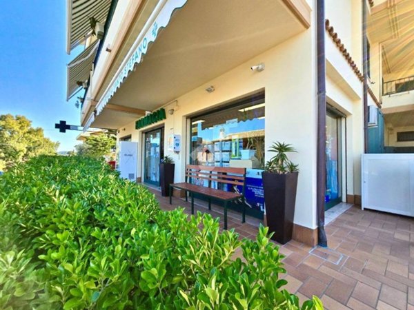 negozio in affitto a Silvi in zona Santo Stefano