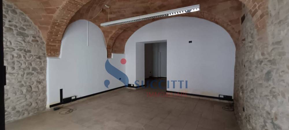 locale commerciale in affitto a Teramo in zona Centro Città