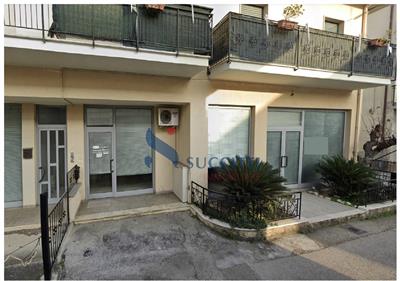 locale commerciale in affitto a Teramo
