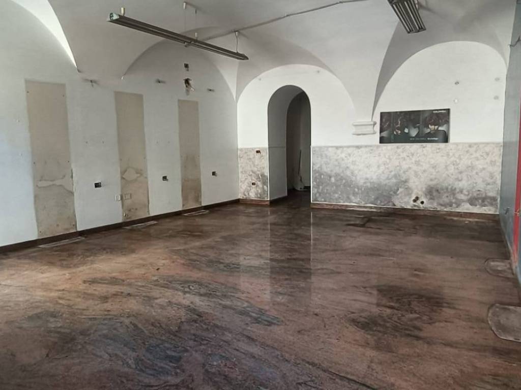 negozio in affitto a Teramo