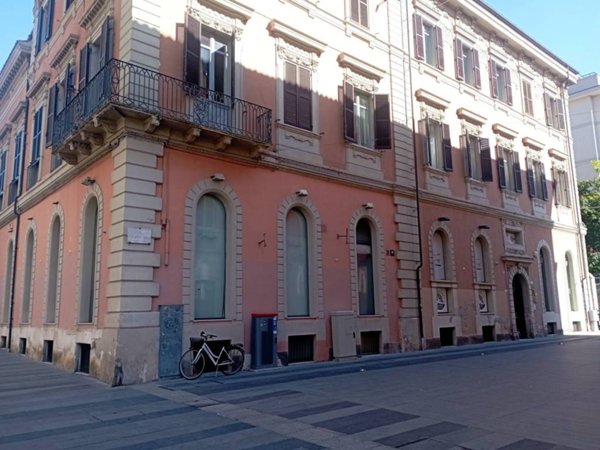 negozio in affitto a Teramo