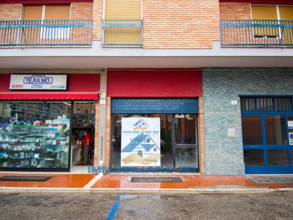 negozio in affitto a Teramo in zona Centro Città