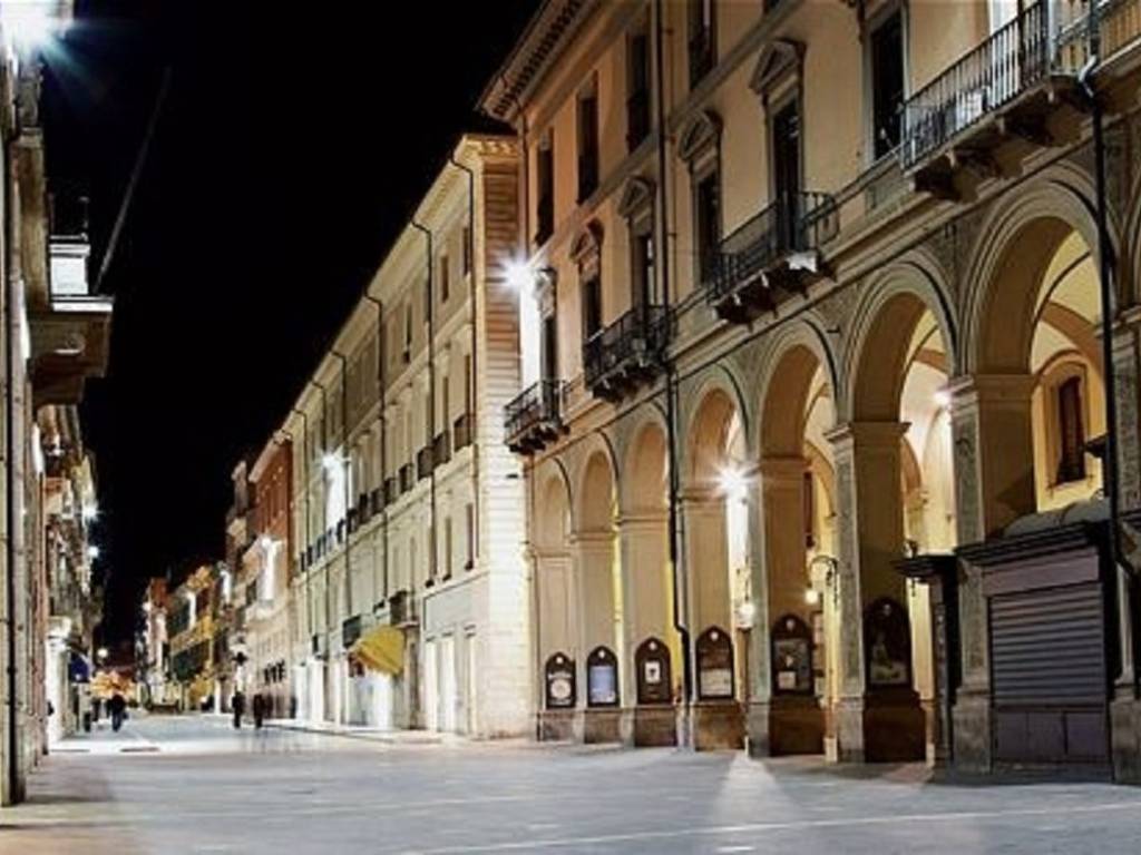 negozio in affitto a Teramo in zona Centro Città