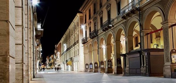 locale commerciale in affitto a Teramo in zona Centro Città