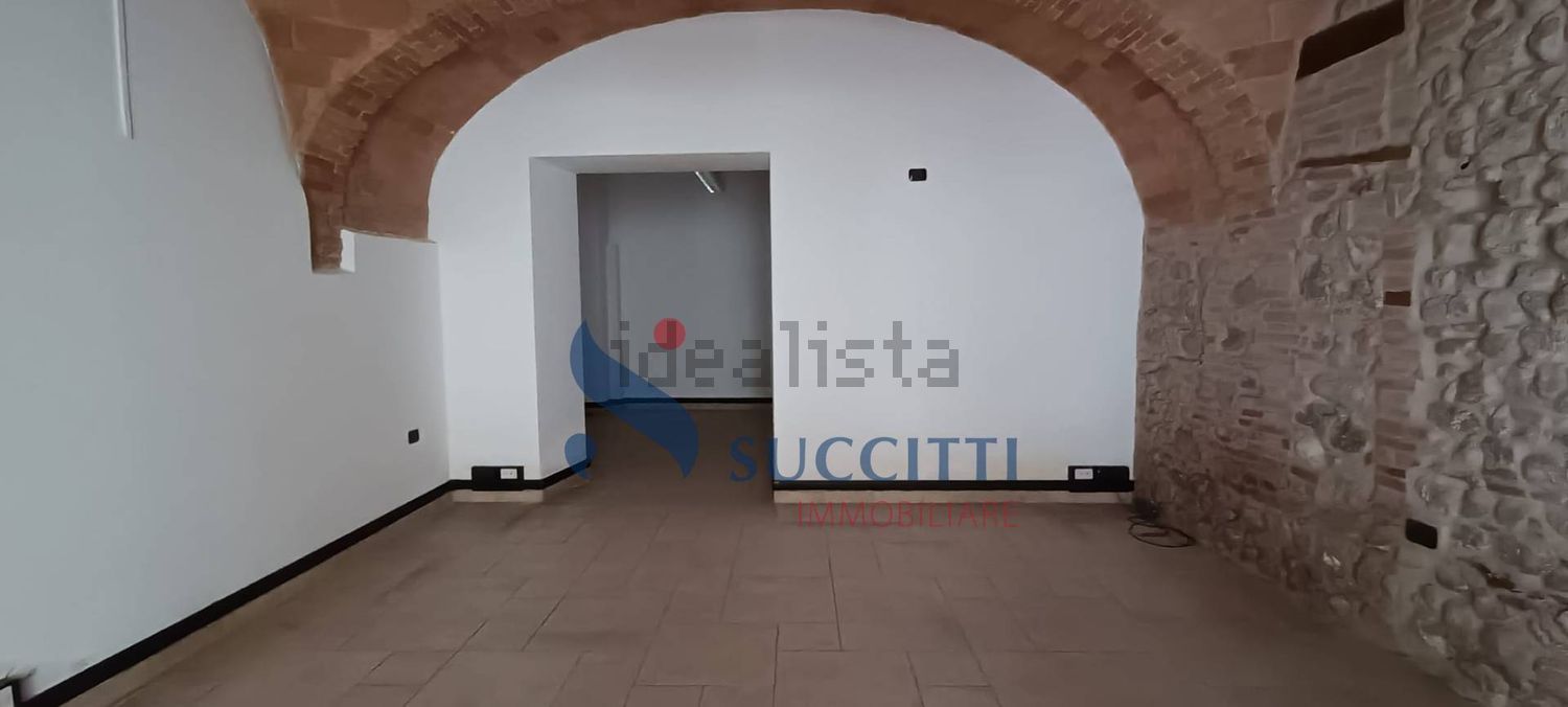 locale commerciale in affitto a Teramo in zona Centro Città