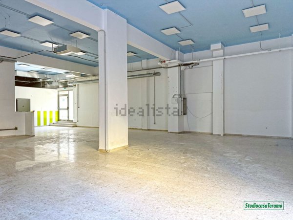 locale commerciale in affitto a Teramo