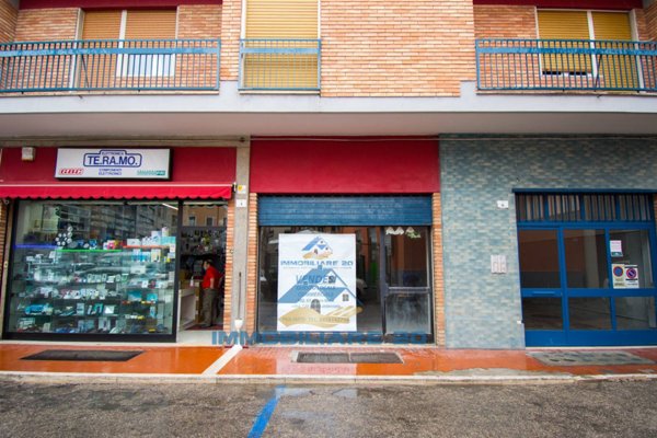 locale commerciale in affitto a Teramo in zona Centro Città