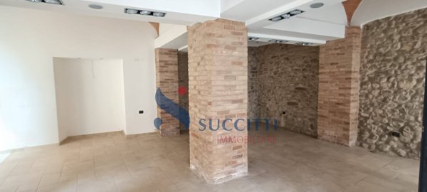 locale commerciale in affitto a Teramo in zona Centro Città