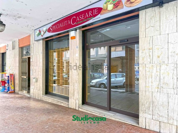 locale commerciale in affitto a Teramo