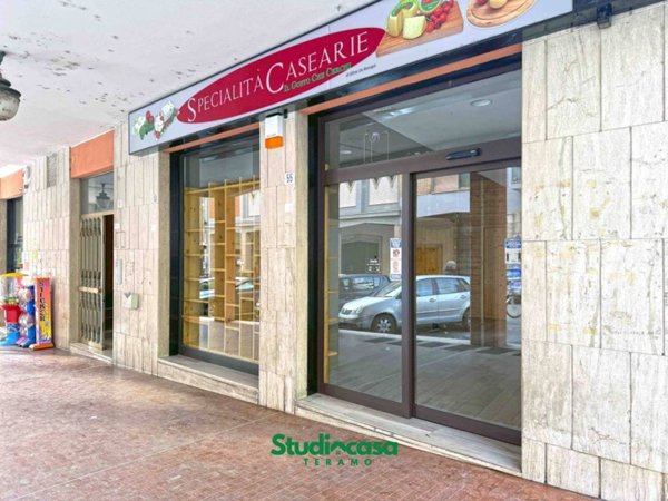 negozio in affitto a Teramo