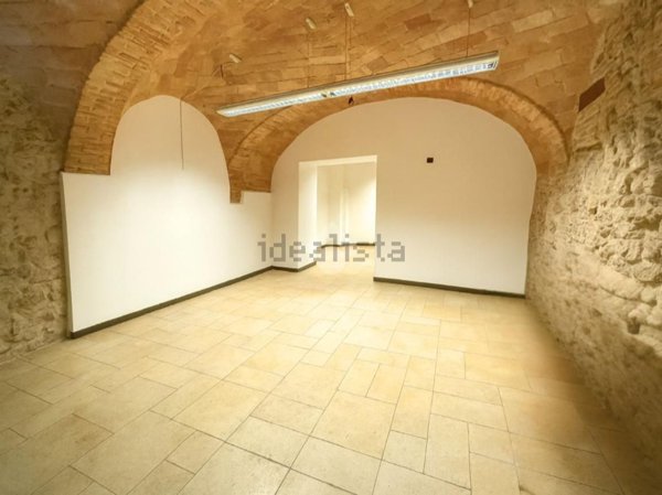 locale commerciale in affitto a Teramo