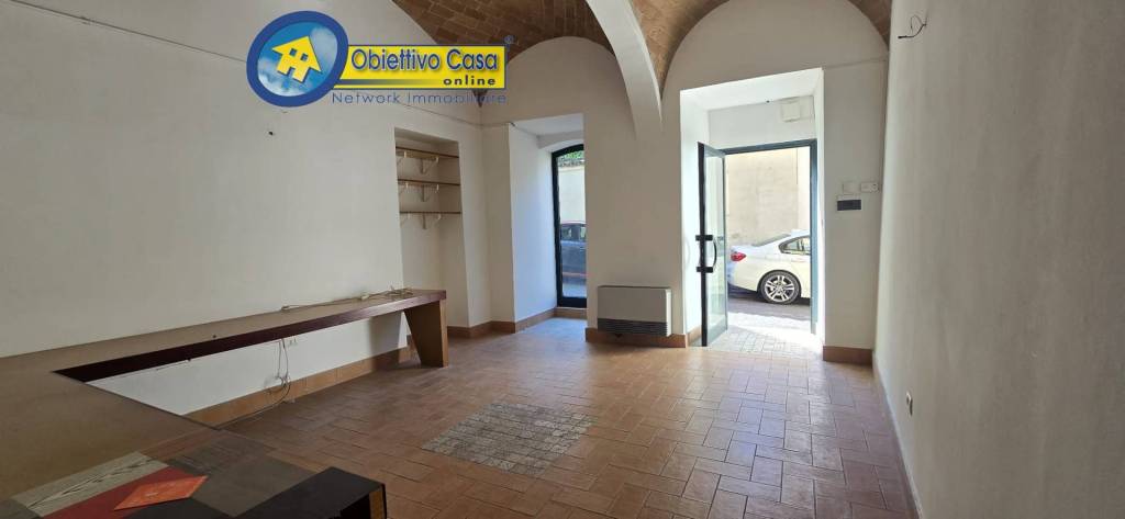 negozio in affitto a Teramo