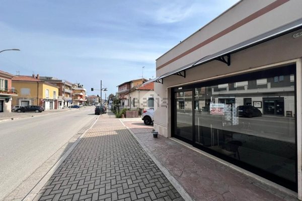 locale commerciale in affitto a Teramo in zona San Nicolò a Tordino