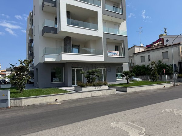 locale commerciale in affitto a Tortoreto