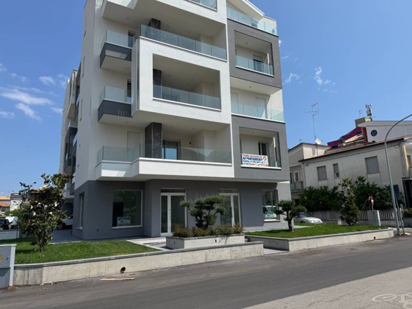 locale commerciale in affitto a Tortoreto