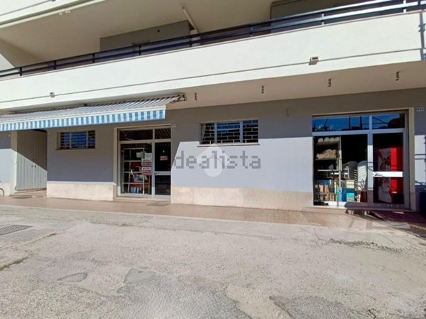 locale commerciale in affitto a Martinsicuro