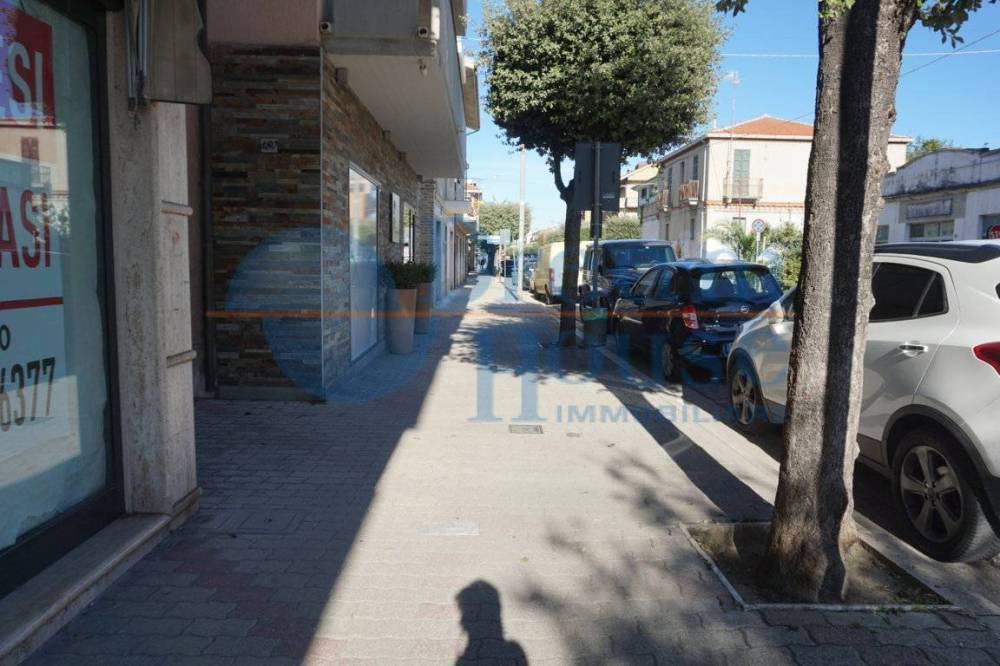 negozio in affitto a Martinsicuro